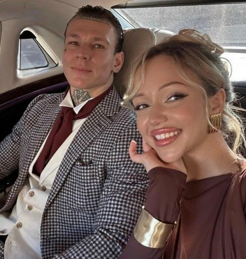 История Данила и Екатерины - это современная сказка, которая родилась в директе соцсетей.  