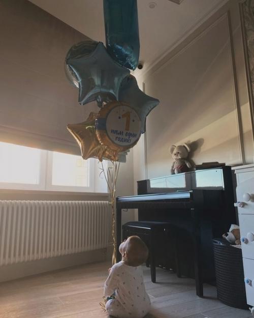 Саша Савельева показала редкие фото с сыном в честь его 6-летия. 05