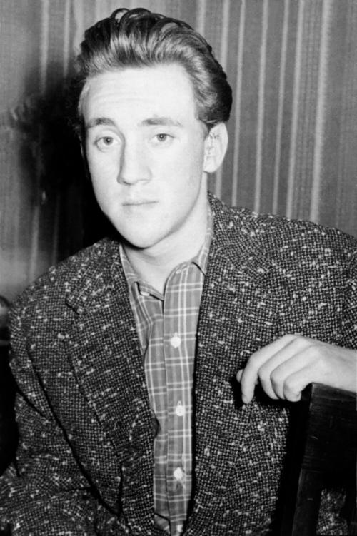 Ненастоящая мама, спасшая легенду: Евгения лихалатова в жизни Владимира Высоцкого. 02