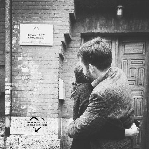 Существуют другие мужчины, которые обладают волчью верностью, к своей женщине и семье.