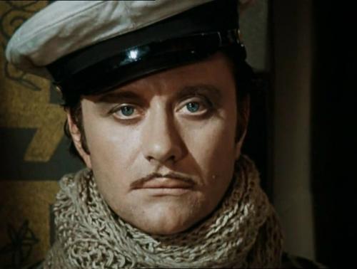 Битва титанов: гайдаевский драйв против захаровской театральности. 02