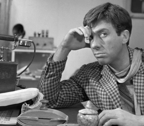 Битва титанов: гайдаевский драйв против захаровской театральности. 01