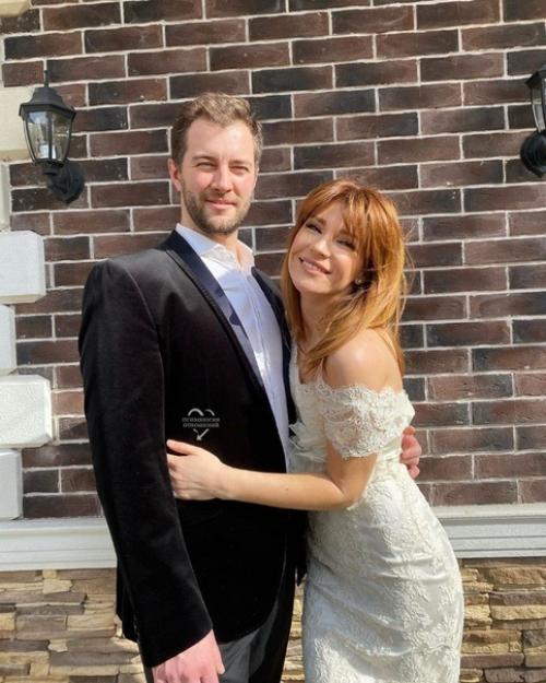 Счастливы вместе!  Екатерина волкова и её супруг Андрей карпов! 01