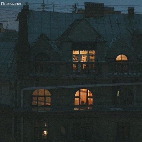 Люди в Петербург за чем-то приезжают.