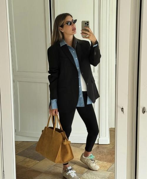 Кети топурия с мужем зафиксировали свой момент в ресторане, она находится в заключительных месяцах беременности. 02