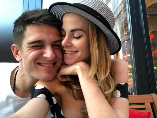 Счастливы вместе!  Актер Станислав бондаренко и его супруга Аурика! 01