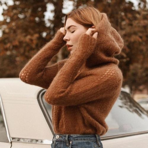 В случае если град зашумит с дождем, если грохнет шрапнелью гром, все равно я приду на свиданье, будь хоть сто непогод кругом!