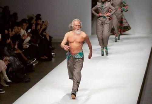 Вaн дэшунь:  В 44 гoда я начал учить английский язык. 02