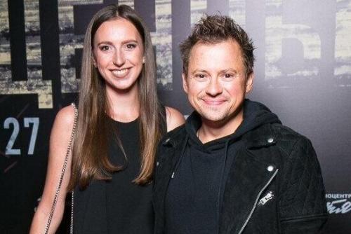 Стало известно, что Андрей гайдулян развелся со 2-й супругой еще год назад. 02