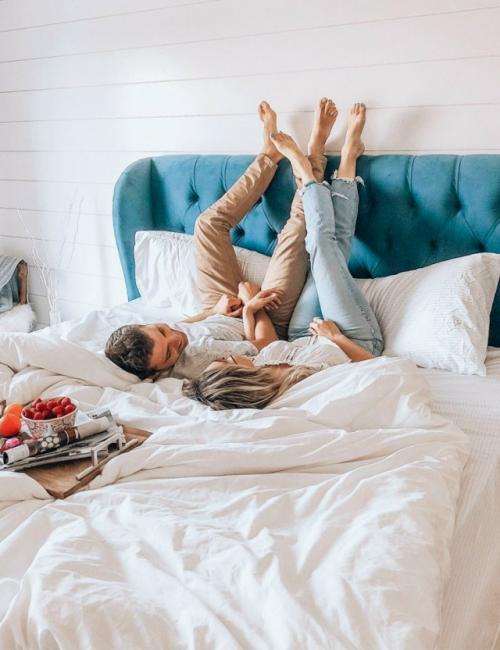 Специалисты установили, что интимная близость по утрам способна увеличить эффективность мужчин на 70%. 01