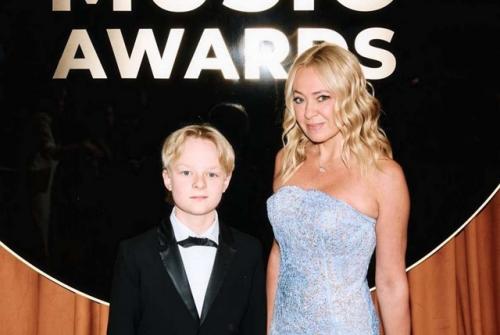 12-Летнего сына Яны рудковской и Евгения Плющенко - Александра, известного как гном гномыч, госпитализировали после ледового шоу. 02