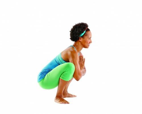 Последовательность для освоения титтибхасаны: 4 асаны, которые подготовят вас для позы светлячка. 01