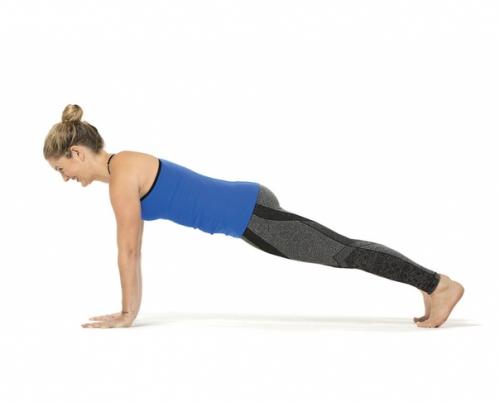 Последовательность для освоения титтибхасаны: 4 асаны, которые подготовят вас для позы светлячка.