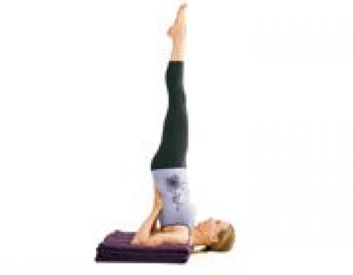 Чтобы избежать простуды и гриппа, регулярно выполняйте комплекс асан, стимулирующих циркуляцию лимфы. 06