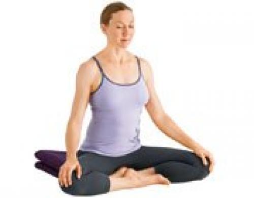 Чтобы избежать простуды и гриппа, регулярно выполняйте комплекс асан, стимулирующих циркуляцию лимфы. 09