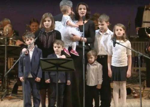 Муж ушел к другой, а у тебя семеро детей: история Ирины Леоновой и Евгения Цыганова. 01 Муж ушел к другой, а у тебя семеро детей: история Ирины Леоновой и Евгения Цыганова. 01