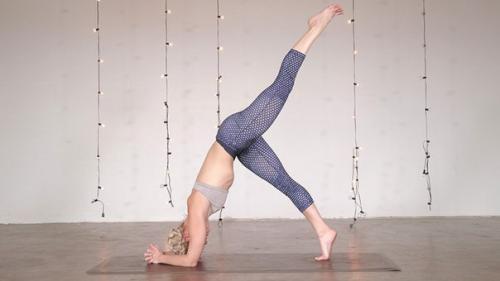 4 асаны, которые помогут освоить стойку на предплечьях. 02 4 асаны, которые помогут освоить стойку на предплечьях. 02