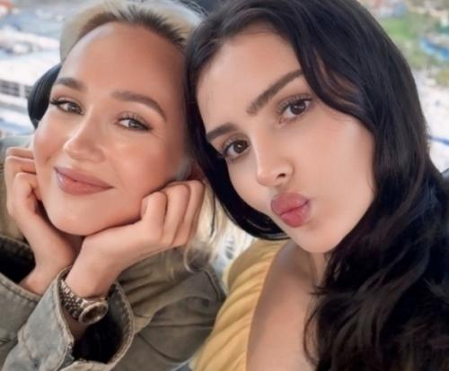 Две известные российские артистки, Клава кока и Дина саева, решили провести отпуск вместе в Дубае. 01