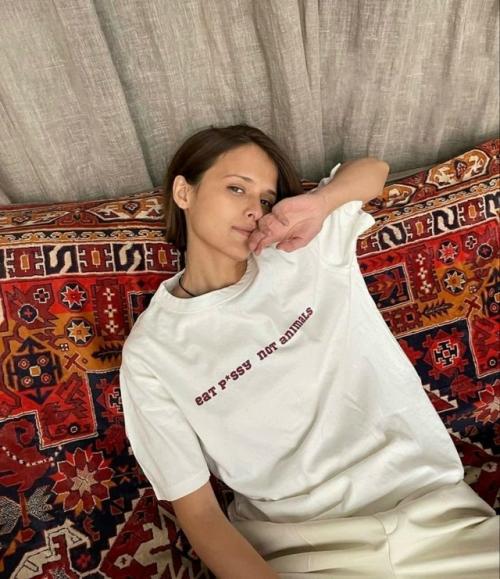 Исцеление через доверие: откровенное признание Любови Аксеновой о преодолении тяжелой детской травмы.
