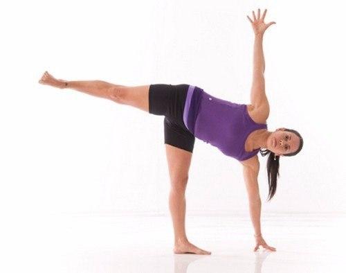 Поза луны - ардхачандрасана.