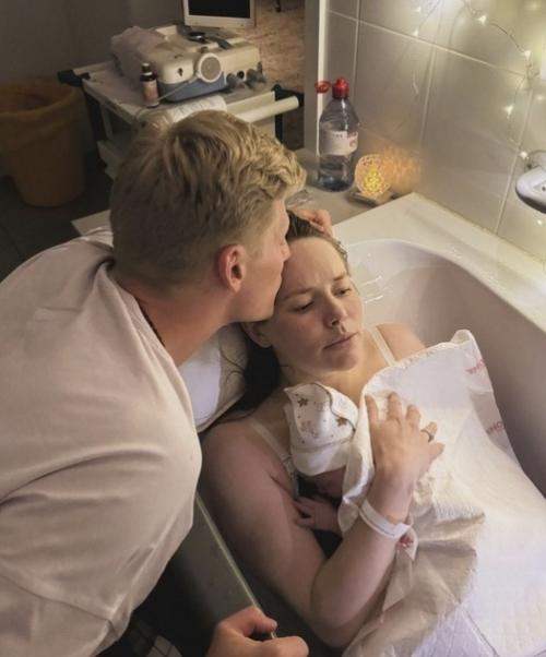 Зоя бербер, известная благодаря сериалу Реальные Пацаны, родила своего второго ребенка. 01