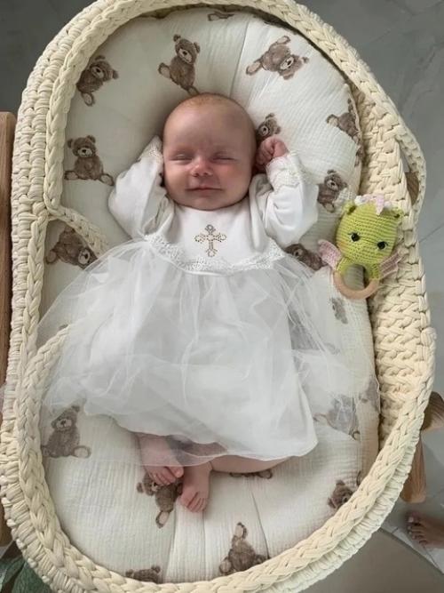 Ставшая мамой в четвертый раз маргарита Грачева крестила 2-месячную дочку. 01