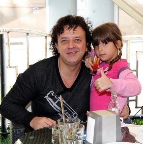 5 звёзд, которым едва ли можно позавидовать, ведь они похоронили своих детей. 04