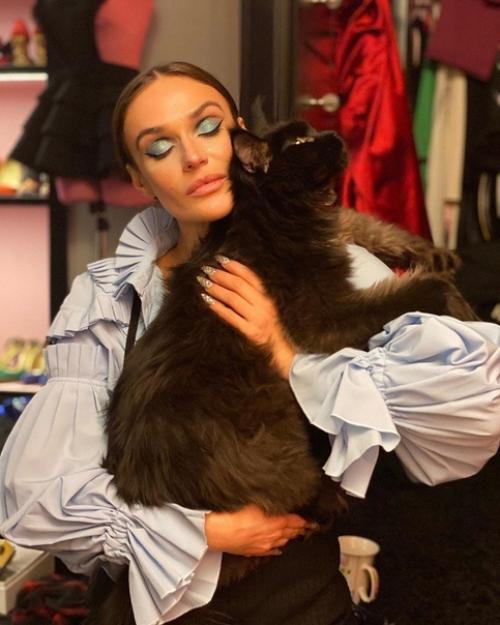 Алёна водонаева раскритиковала повышение маткапитала, предложенное президентом Путиным. 04