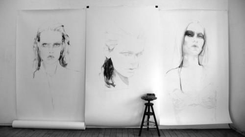 Женщины должно немного не хватать. Женщины должно немного не хватать.