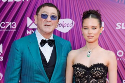 19-Летняя Аврора киба рассталась с 63-летним Григорием Лепсом во время их совместного отпуска в Таиланде. 04