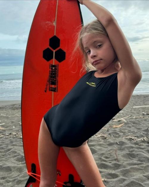 Маму Тимати раскритиковали за откровенные фото внучки.

