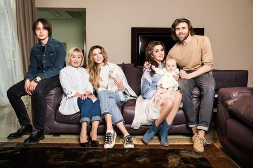 Дочь анастасии Заворотнюк просто её копия. 02