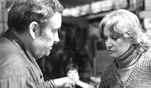 Как-то на очередной премьере в доме кино Рязанов сидел рядом с Басилашвили и нахваливал любимого актера. 02