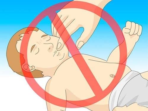 Что делать если ребенок подавился! 03