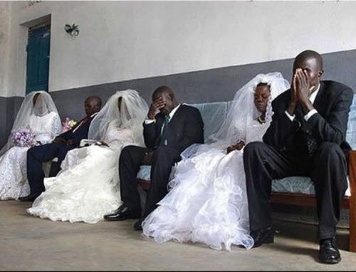 Почему пары в Гане на развод в свадебных нарядах приходят. 01