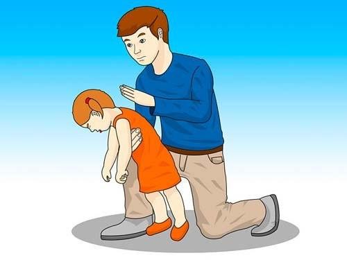 Что делать если ребенок подавился! 04