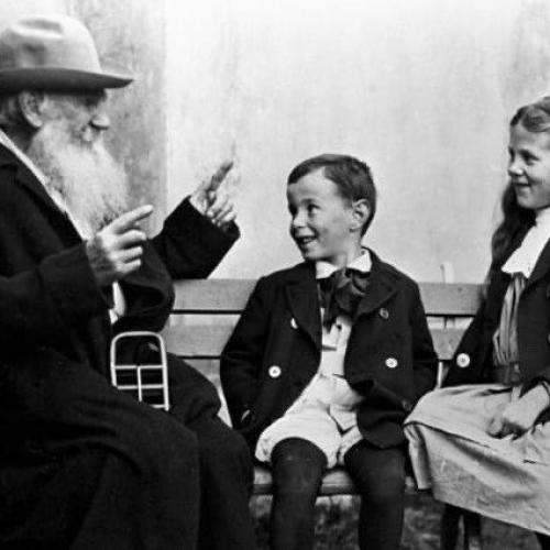 Когда любовь становится жертвой, мир вокруг начинает казаться серым и холодным. 03