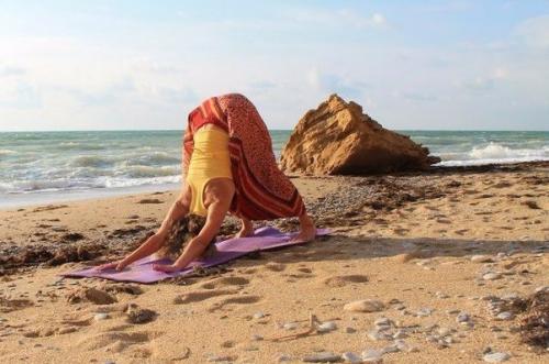 Приветствие солнцу.  Сурья намаскар (или приветствие солнцу) - это классическая динамическая серия асан, представленная во многих стилях йоги. 07