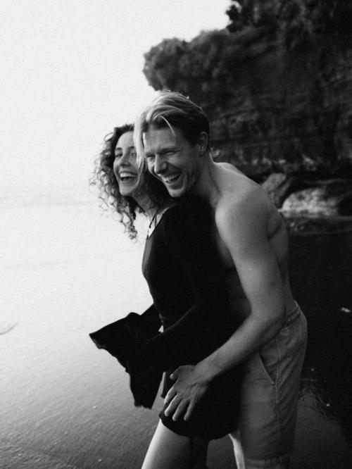 Актер Никита Ефремов кадрами с Софьей Гершевич на Бали поделился. 01