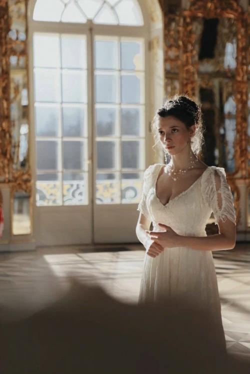 Наташу Ростову в Войне и Мире Сарика андреасяна сыграет Полина гухман. 06