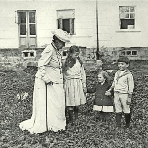 Когда любовь становится жертвой, мир вокруг начинает казаться серым и холодным. 05