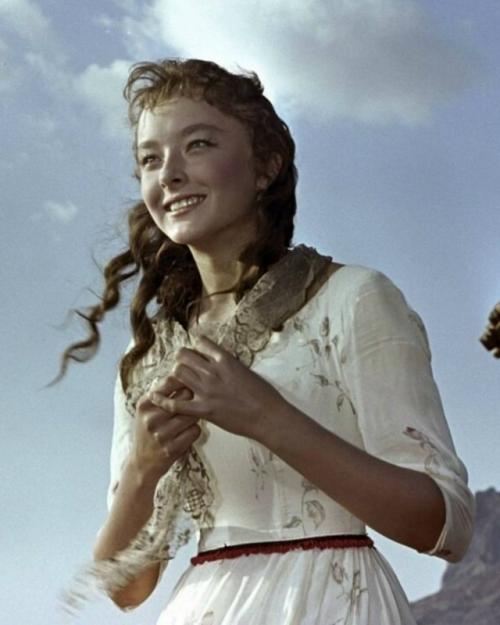 Как-то режиссер Александр Лукич птушко позвонил маме и сказал: 