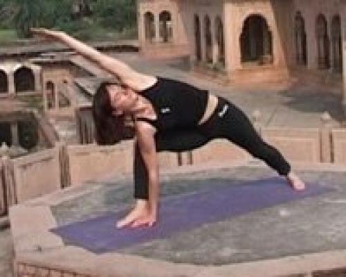 Позы стоя с опорой на две ноги. 05