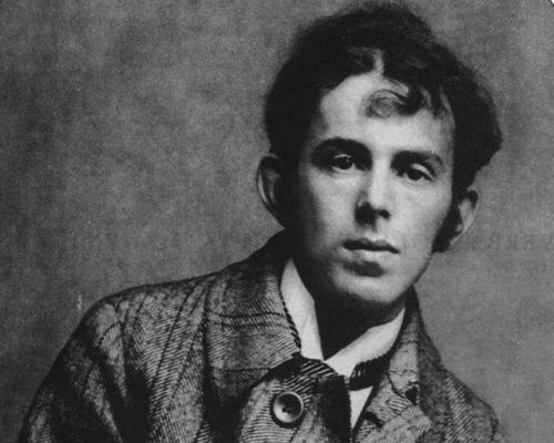 На бледно-голубой эмали, какая мыслима в апреле, березы ветви поднимали.
