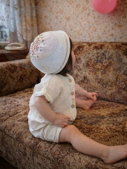 Это, пожалуй, единственный кулич, который не хочется резать - его хочется обнять, посадить на диван и умиляться весь день. 01