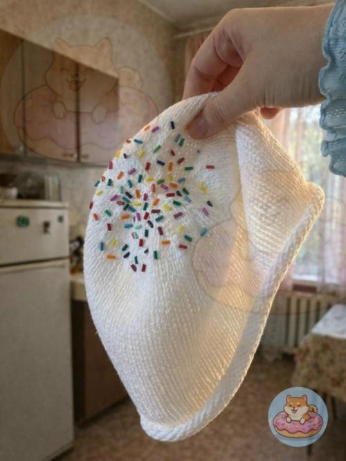 Это, пожалуй, единственный кулич, который не хочется резать - его хочется обнять, посадить на диван и умиляться весь день.

