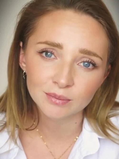 Когда тебя не слышат - не кричи, не слушают - не надрывайся в споре, дверь не открыли - больше не стучи, ведь пресным никогда не станет море. 01