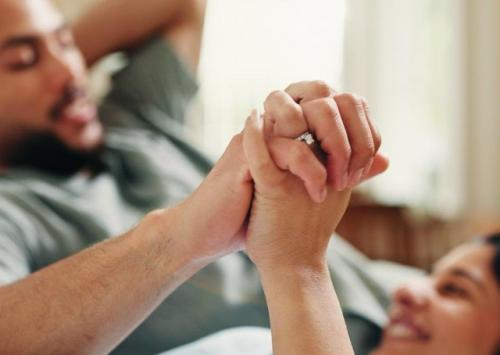 Американские учёные проанализировали данные более 17 тысяч человек от 20 до 59 лет и нашли связь между частотой секса и состоянием здоровья. 01