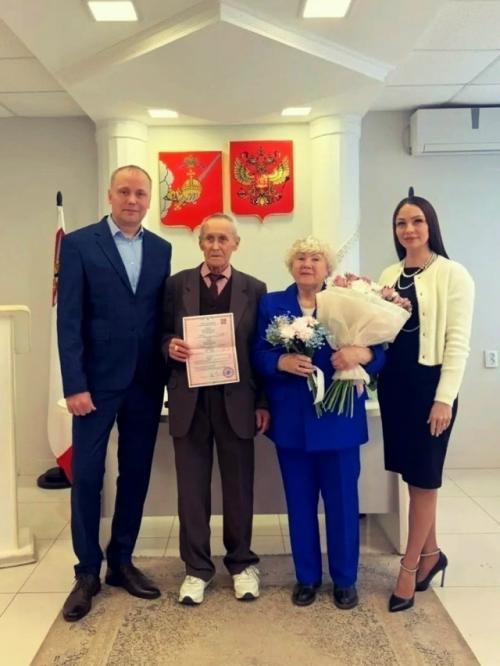 90-Летний житель вологды женился на любимой женщине. 01