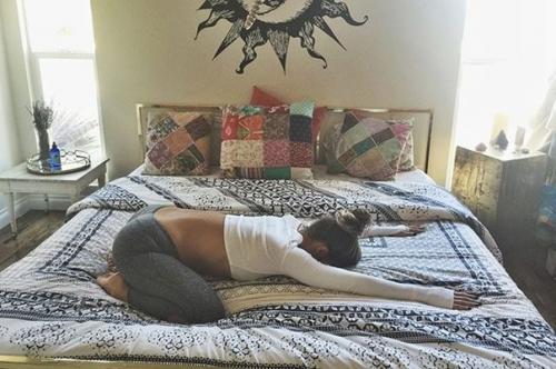 Комплекс асан для утренней практики в ПОСТЕЛИ. 06